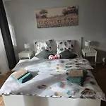 Apartamento Waldfeder Mit Pool Und Fitnessraum, Neu Und Vollsaniert